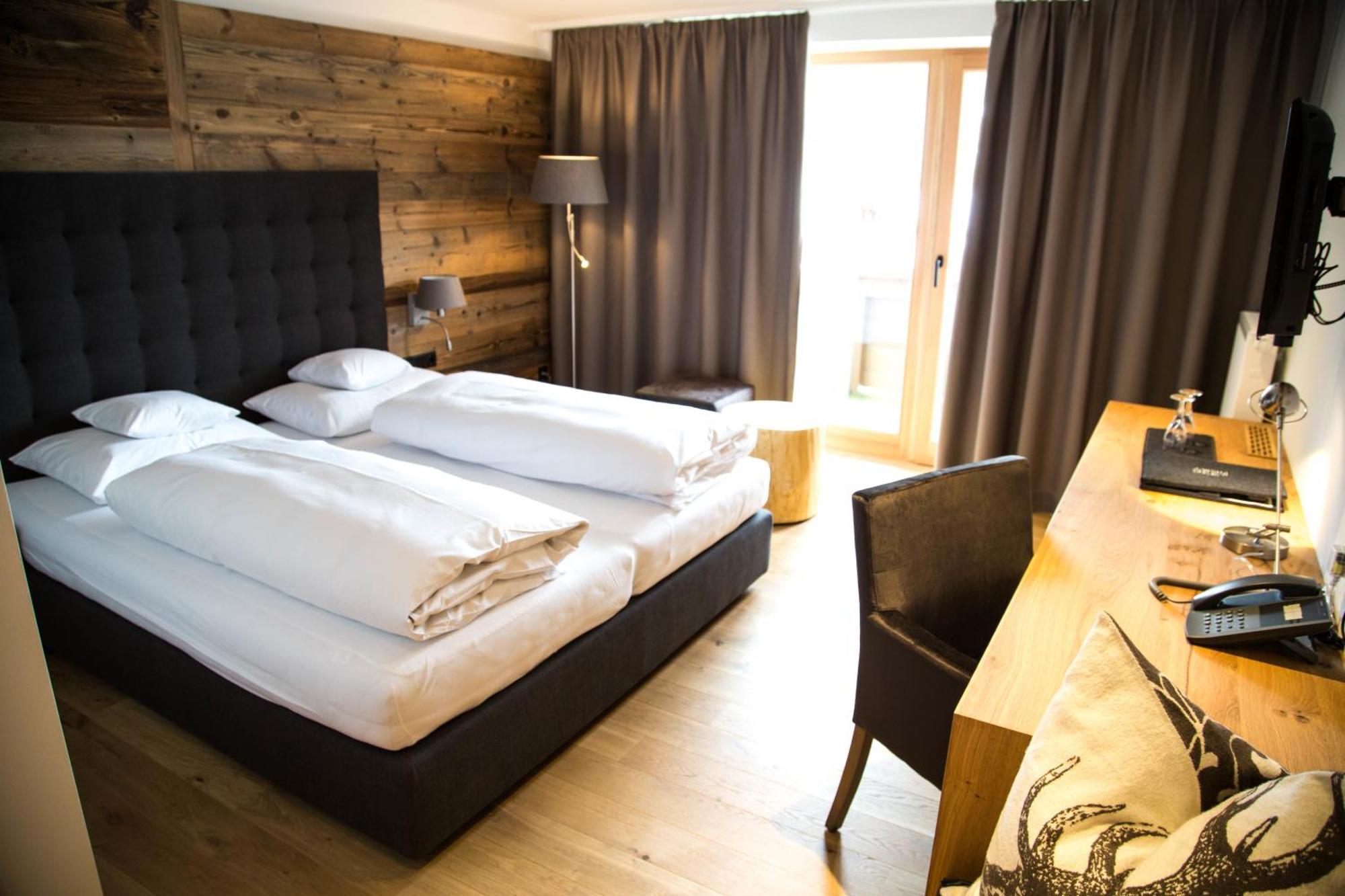 Der Gruene Baum Mountain Boutique Hotel 에르발트 객실 사진